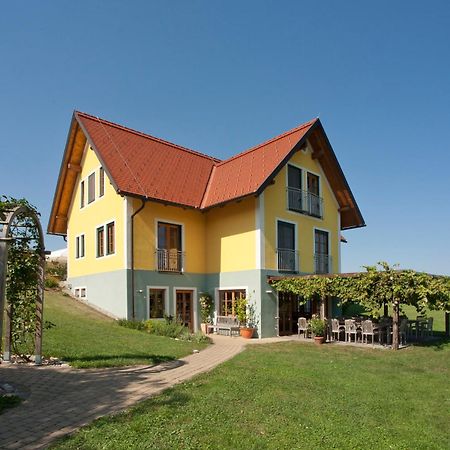 Weingut Winzerhof Gaestezimmer Grebenz Grossklein Exterior foto