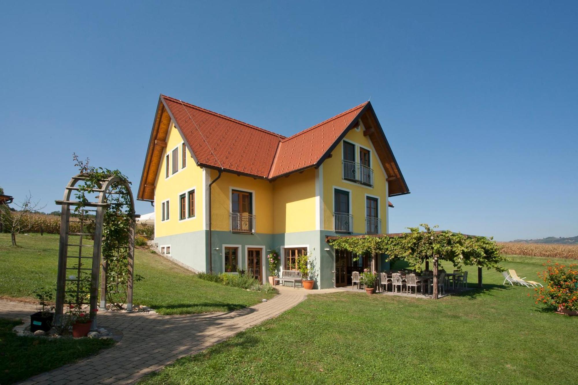 Weingut Winzerhof Gaestezimmer Grebenz Grossklein Exterior foto